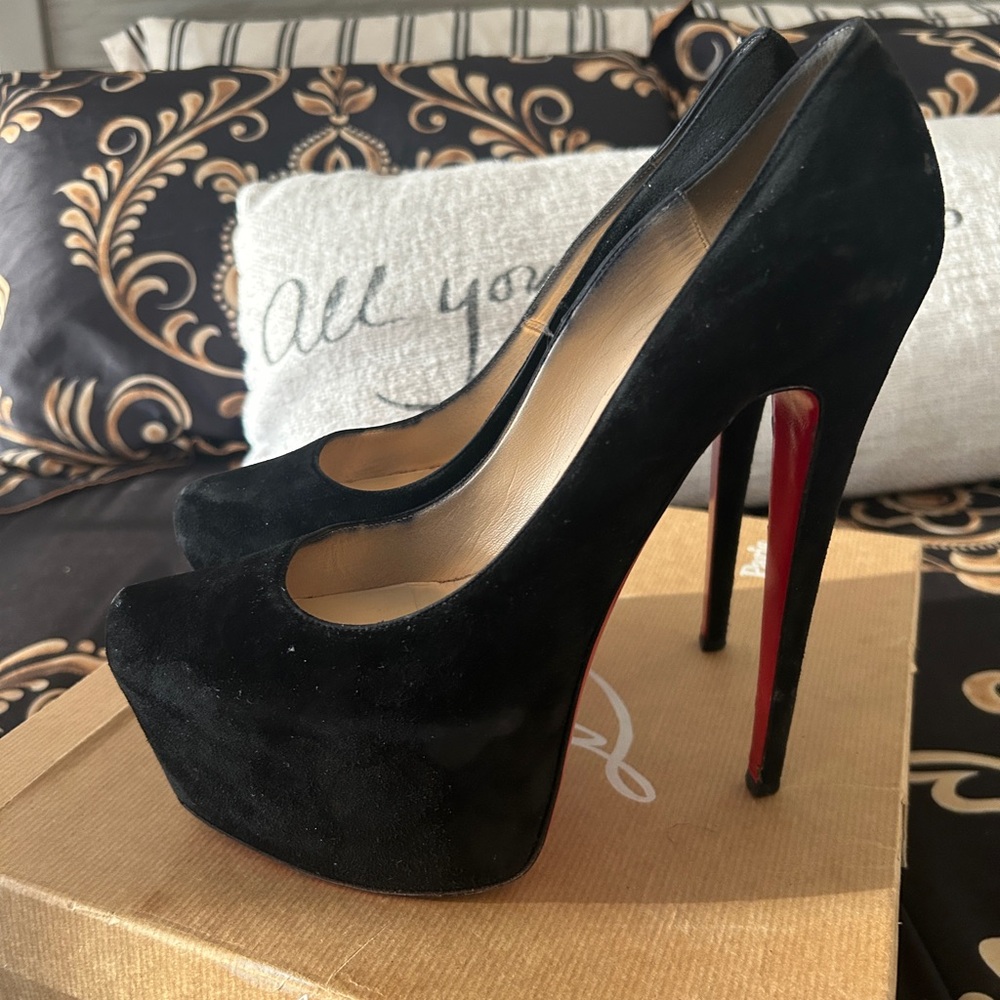 BCHRISTIAN LOUBOUTIN Daffodile